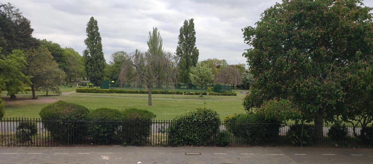 Jewel Of Barking London Barking (Greater London) Exterior photo