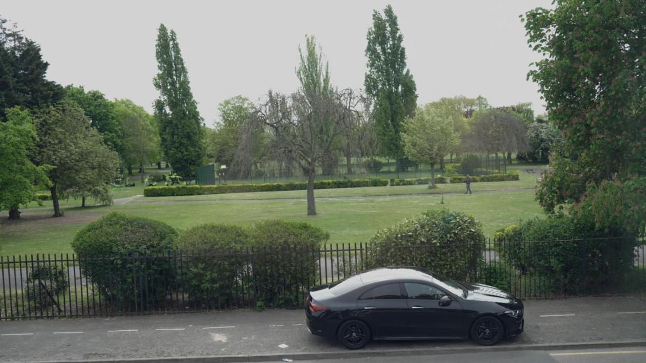 Jewel Of Barking London Barking (Greater London) Exterior photo